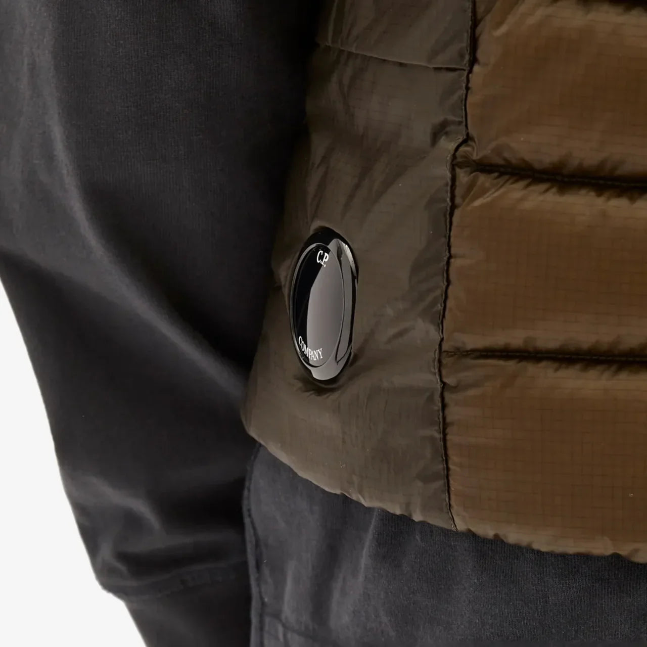 Cp Company 201A D.D Shell Lens Down Gilet In Ivy Green with Certilogo