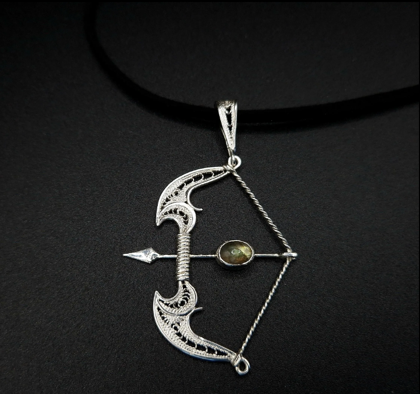 "Moonlight Archer" Vintage Silver Wire Bow and Arrow Pendant Necklace.Arrow (Silver)