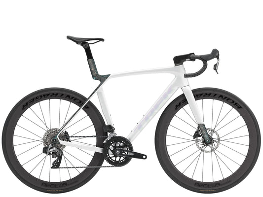 Madone SL 6 AXS M Gloss Crystal White/Matte Deep Smoke